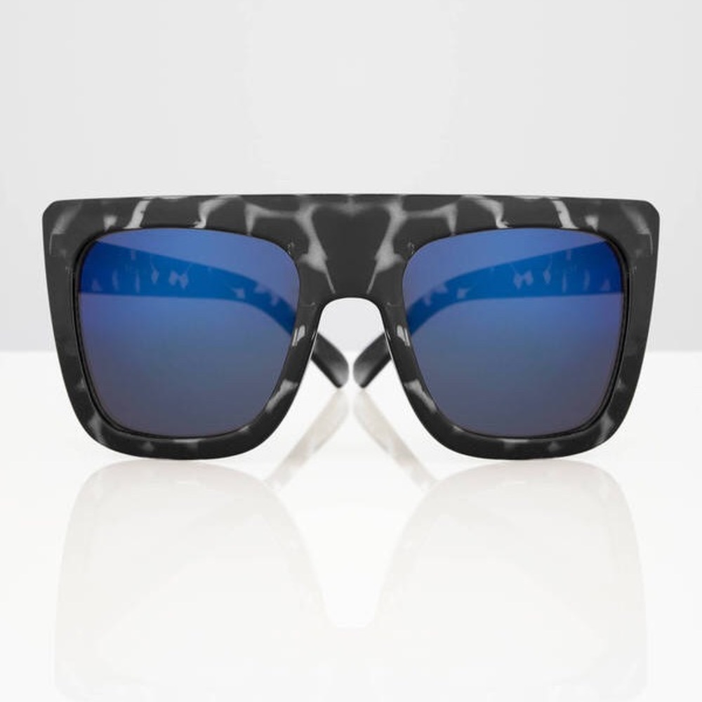 QUAY CAFE RACER BLACK TORTOISE & BLUE SUNGLASSES